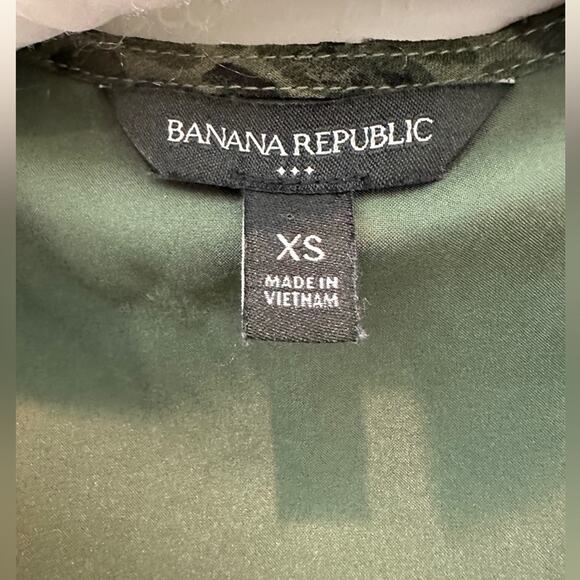 BANANA REPUBLIC | Green Snakeskin Peplum Blouse Top | XS - Picture 5 of 5